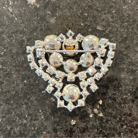 Kramer of New York rhinestone and pearl brooch. - Picture 2 of 2
